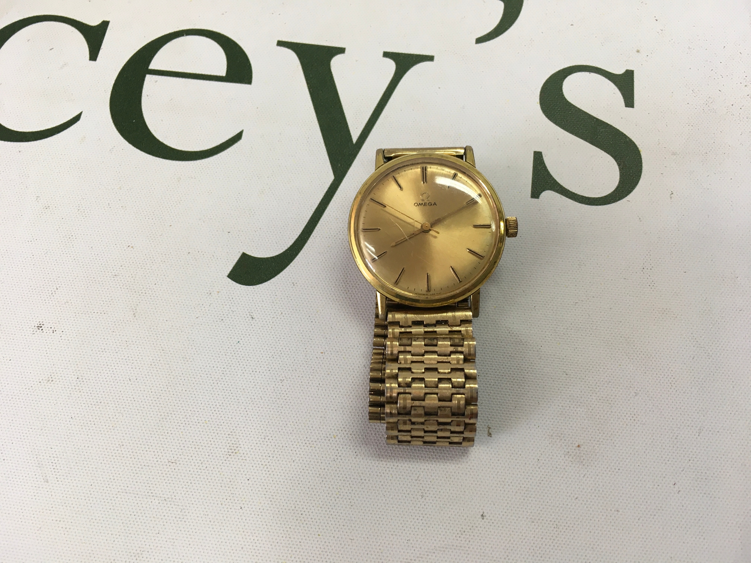 Gents Omega manual wind wristwatch C1960, baton indicators to the gold dial, 32mm case, 601 mvt ser number 25075510.