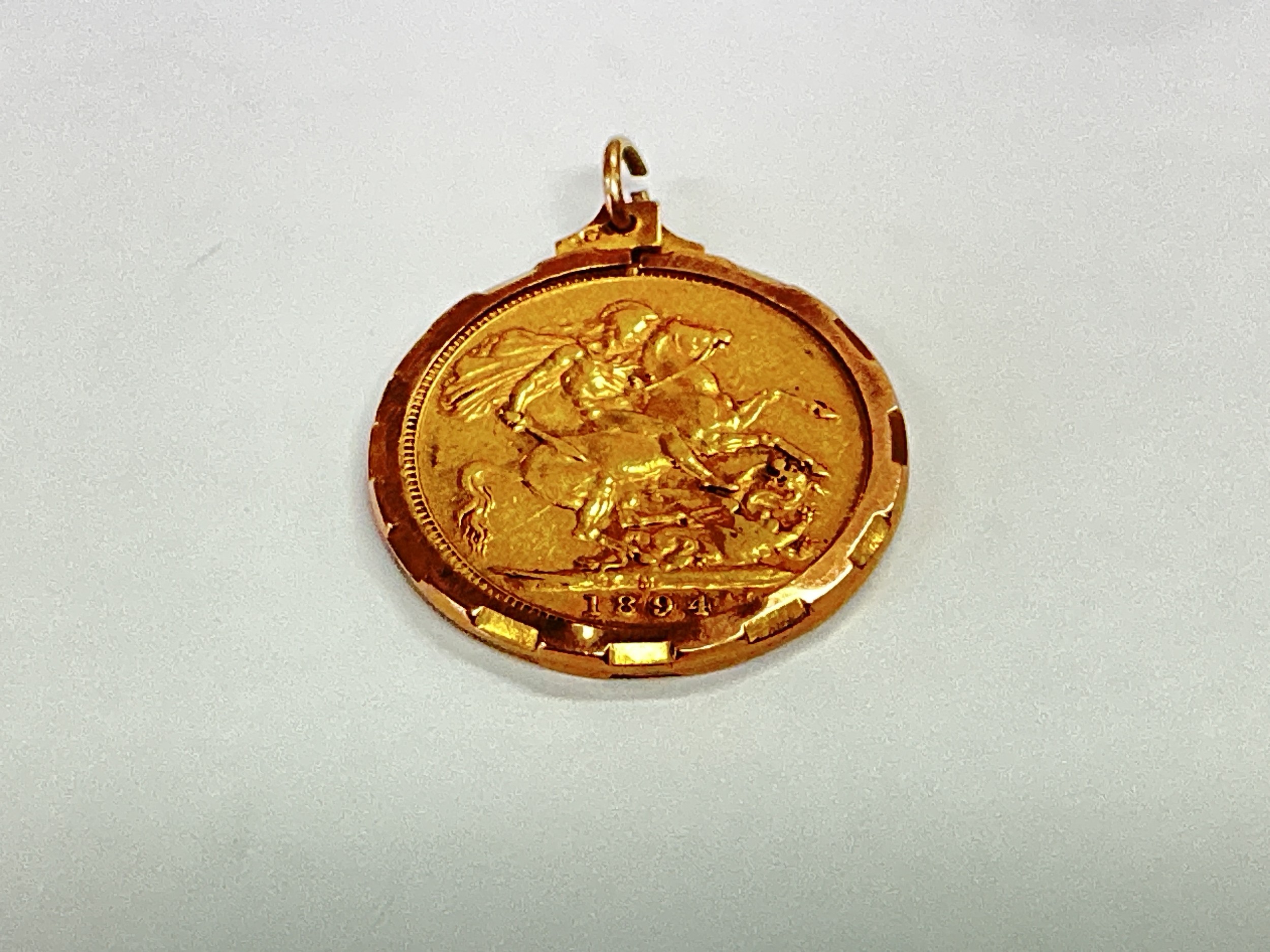 A Victorian gold 1894 Sovereign pendant, approx 8.8g.