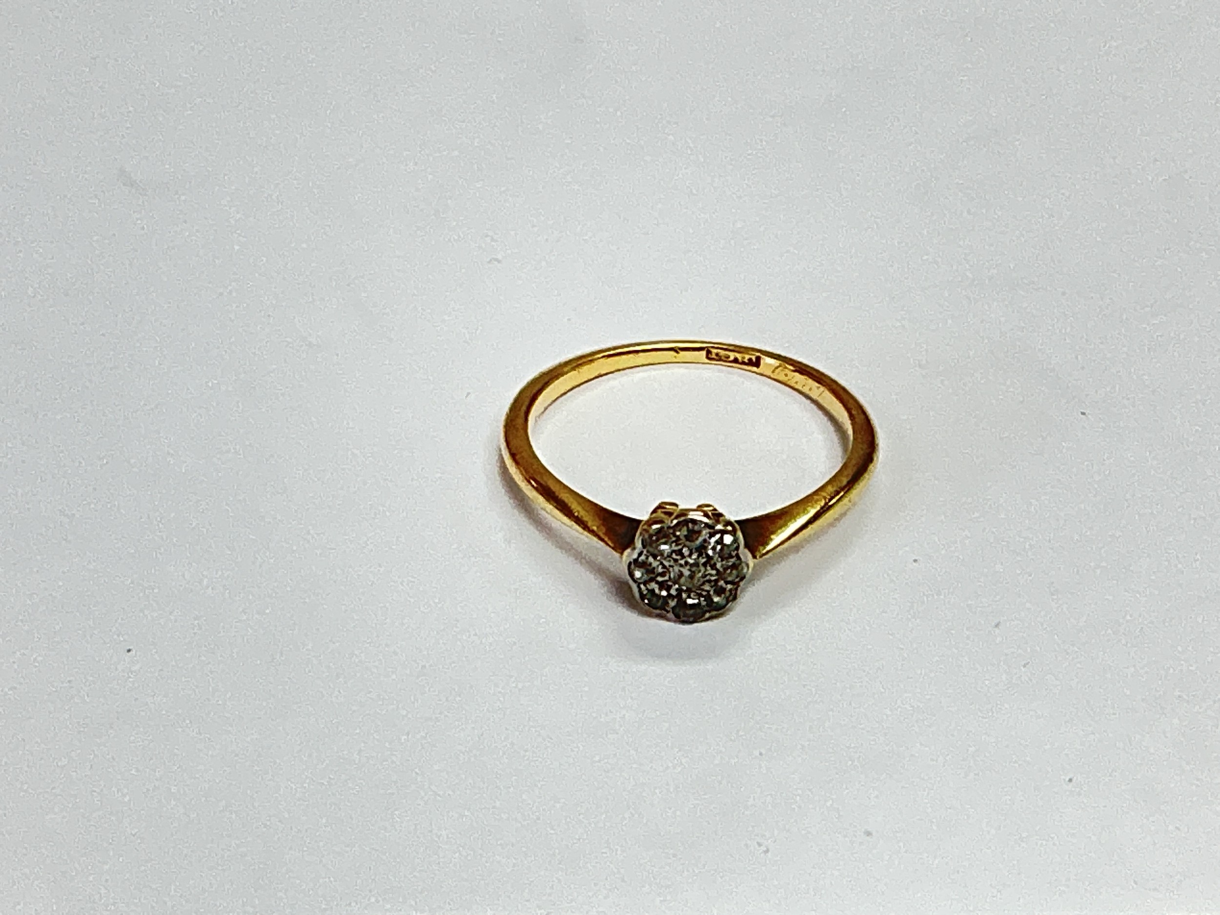 A small 18ct gold ring set with a flowerhead pattern of diamonds, approx 1.7g and approx size J.