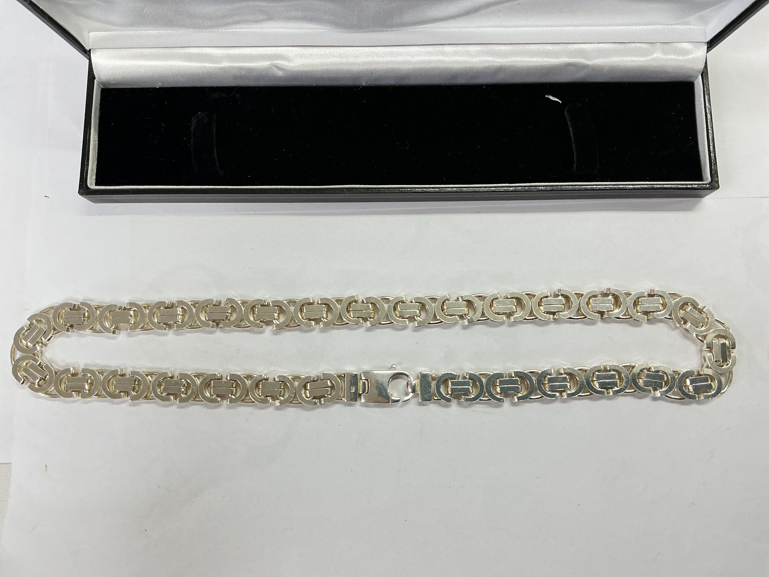 A heavy Italian silver bracelet, approx length 51cm and approx 108g.