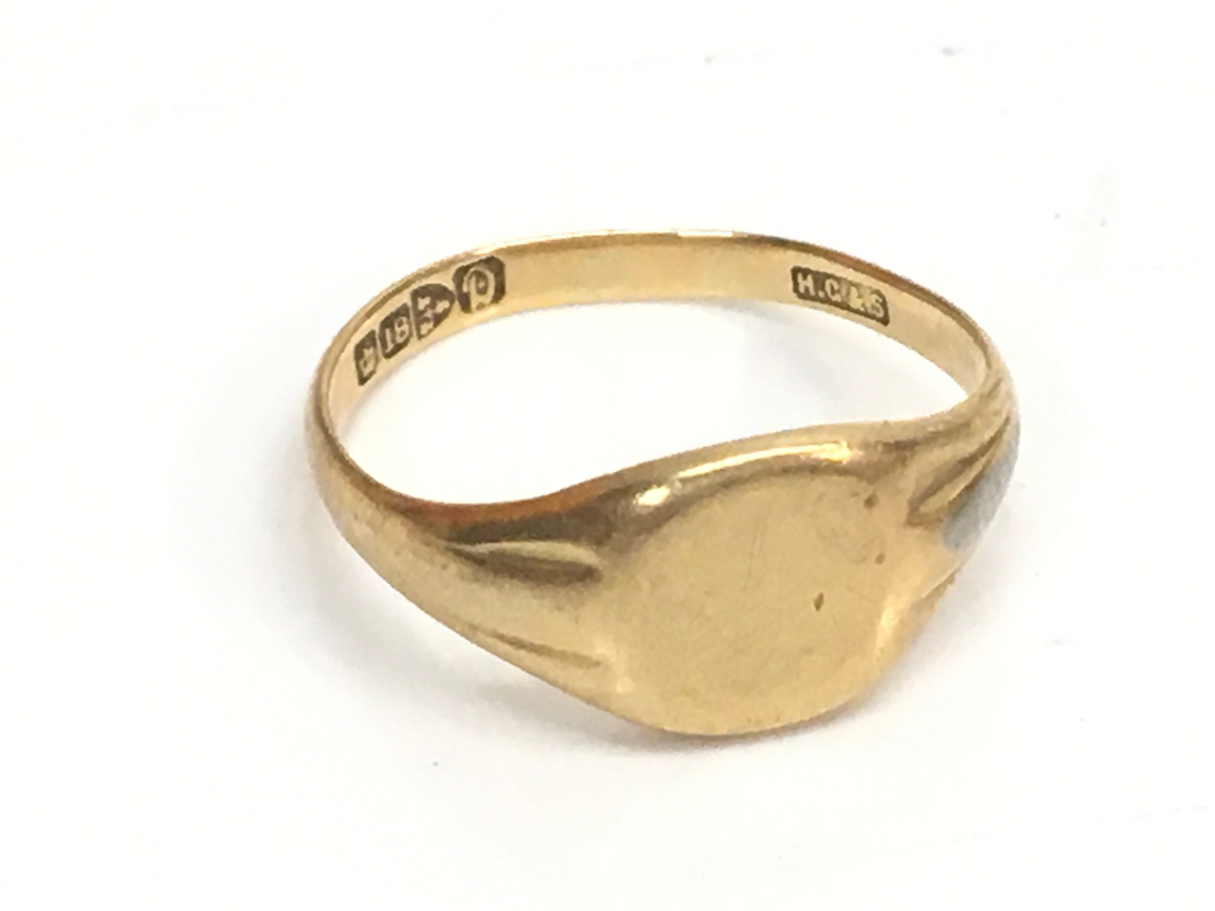 A small 18ct gold signet ring, size L, 3.2g