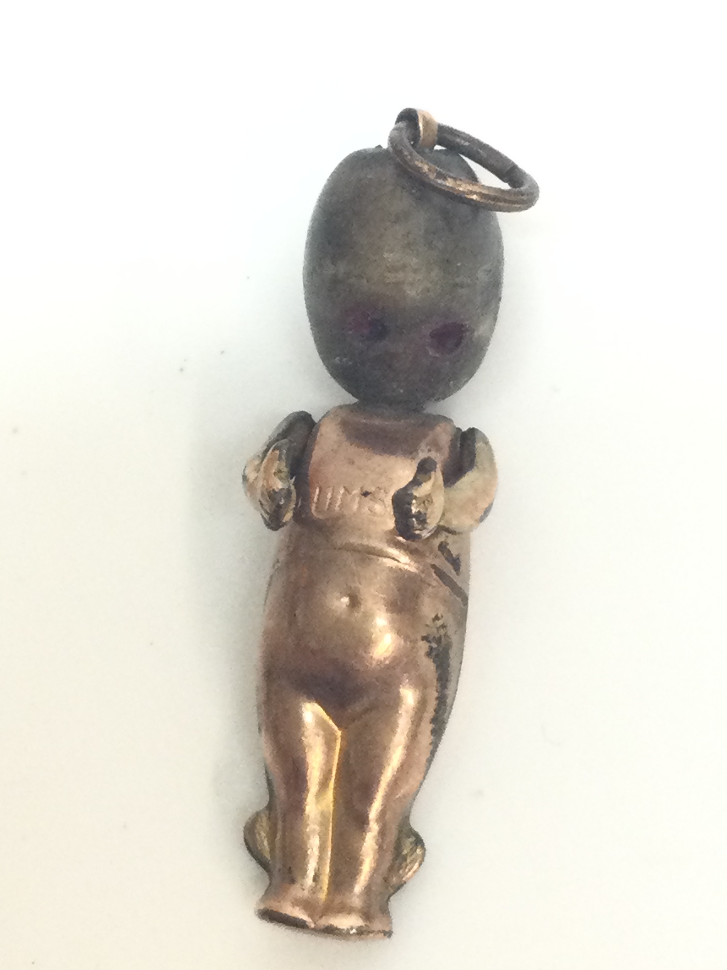 A WW1 Fumsup yellow metal charm, 3cm tall