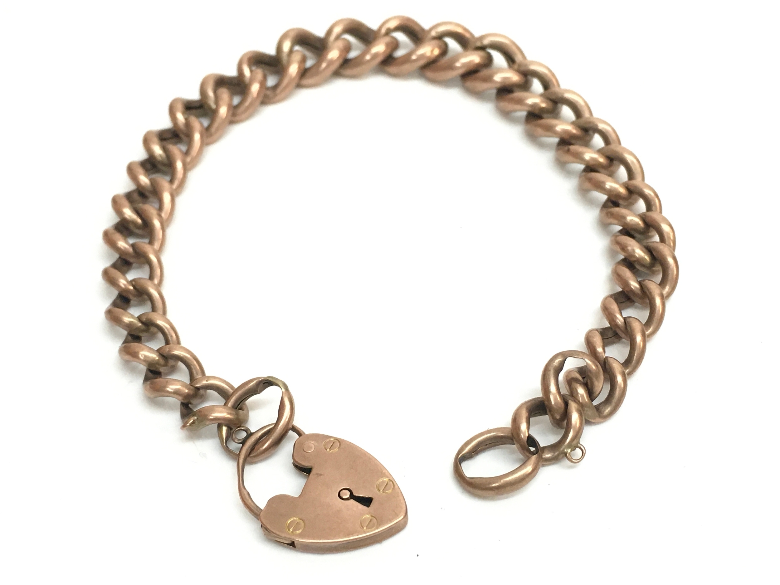 A 9ct gold bracelet with chain heart clasp. 15.3g. 24cm long 