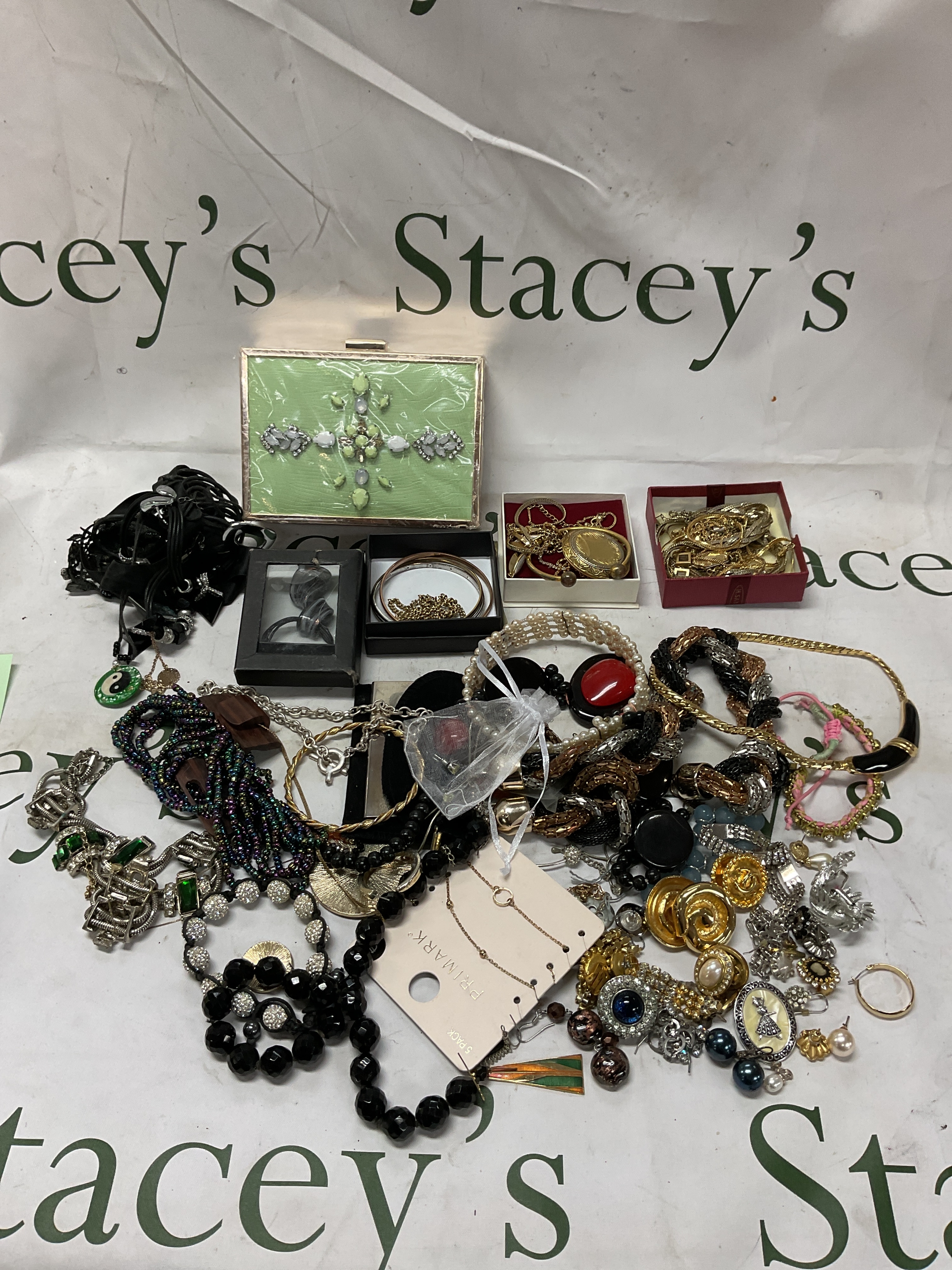 Qty dress jewellery to include necklaces, earrings, bracelets and a clutch bag.