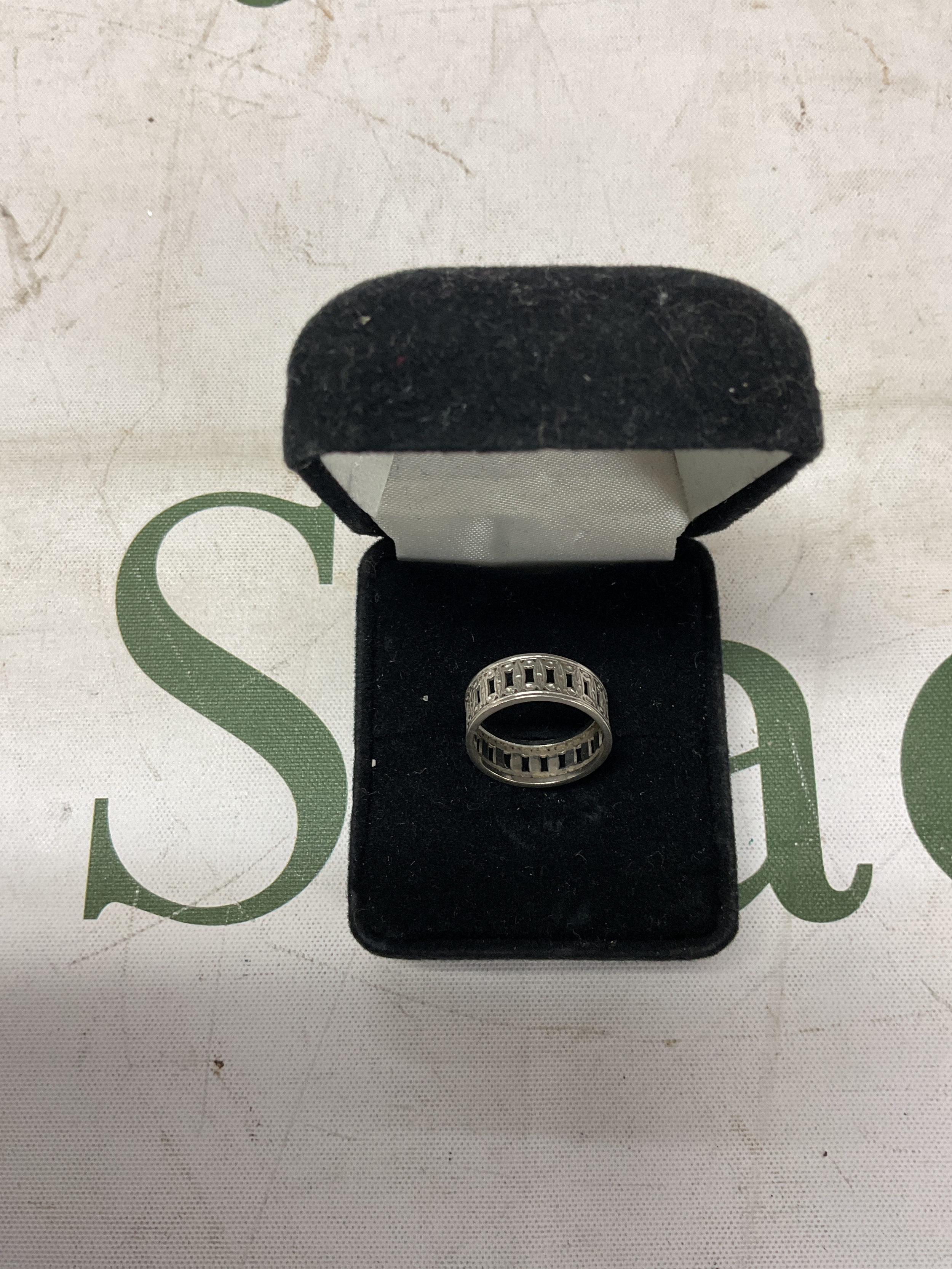 Platinum filigree band ring, weight 4 grams.
