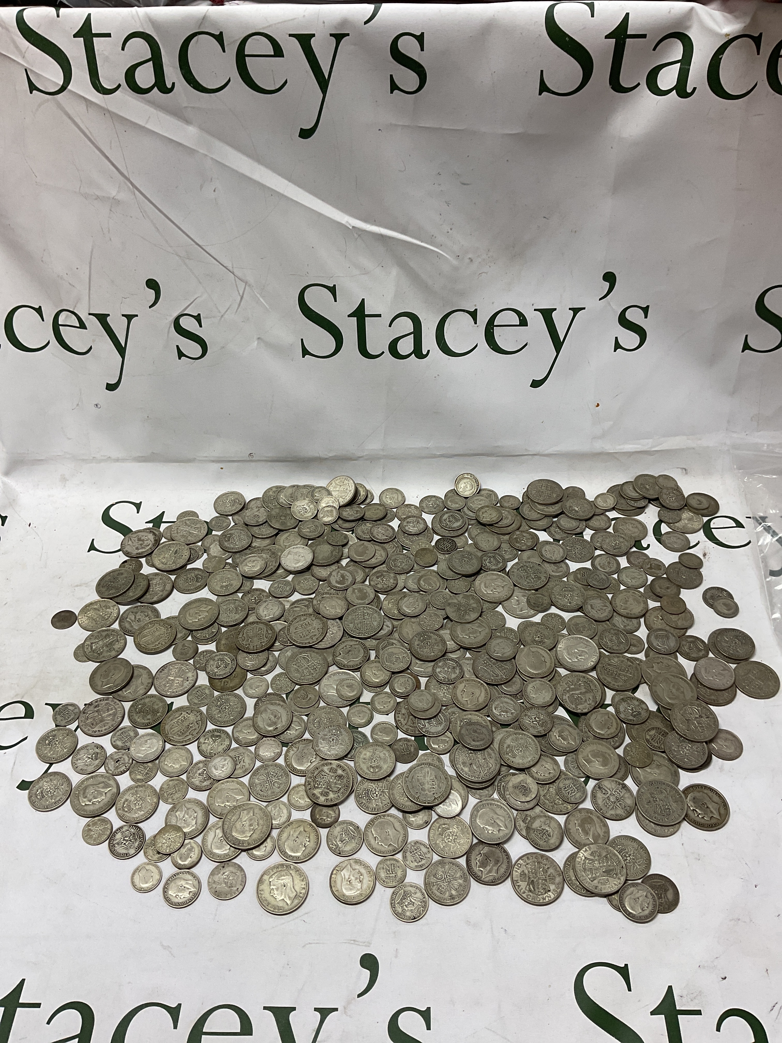 Large qty of half silver coinage to inc shillings, sixpence, florins and half crowns, GVR &GVIR, weight 3.350kg