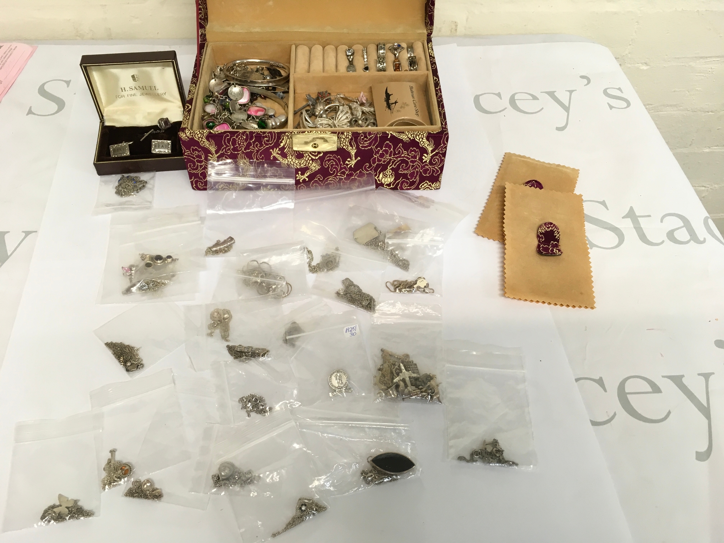 A collection of assorted jewellery including silver necklaces, brooches, bracelets etc.