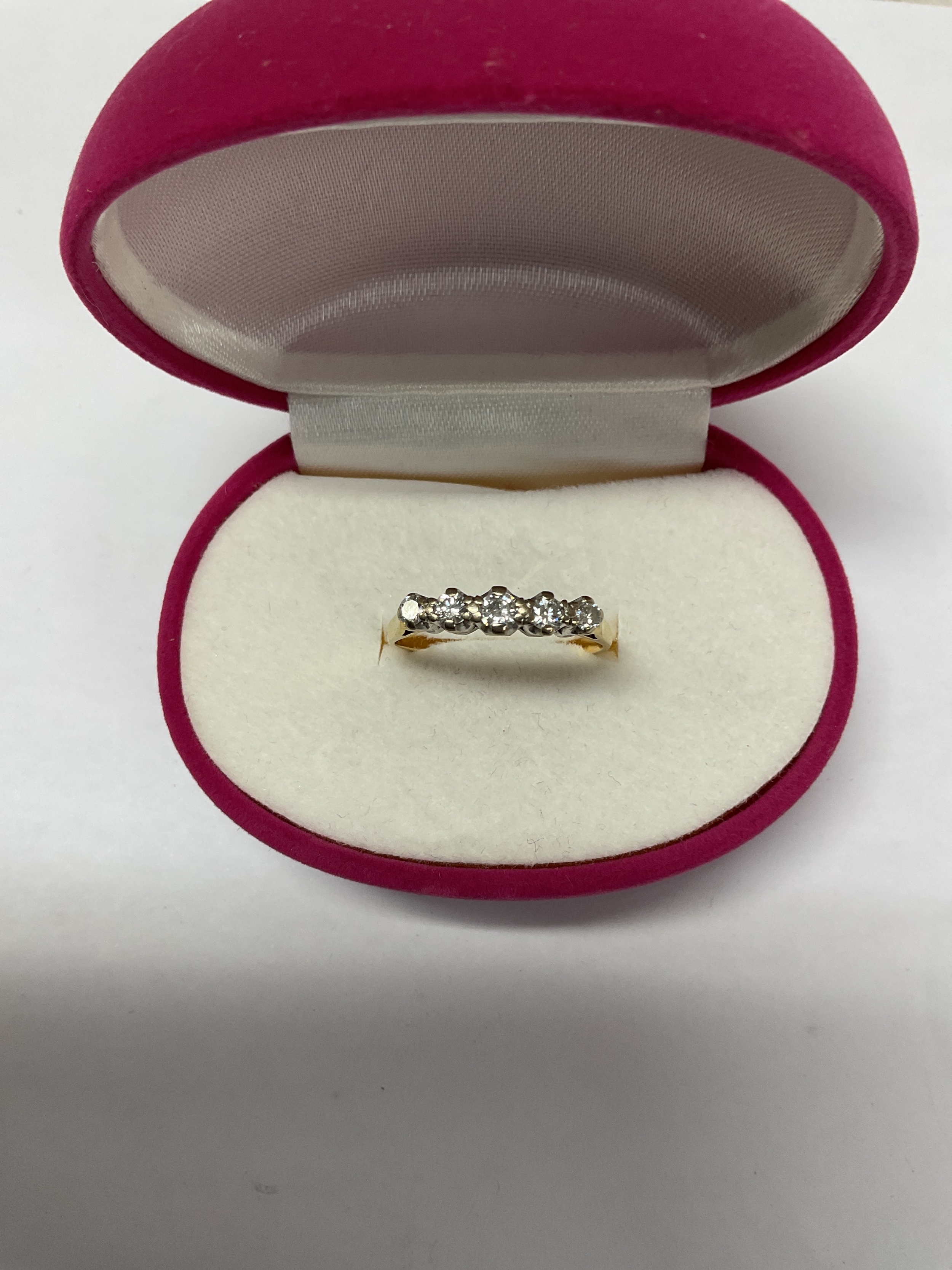 Large size W 18 ct five stone diamond ring. Weight 3.6 grams.