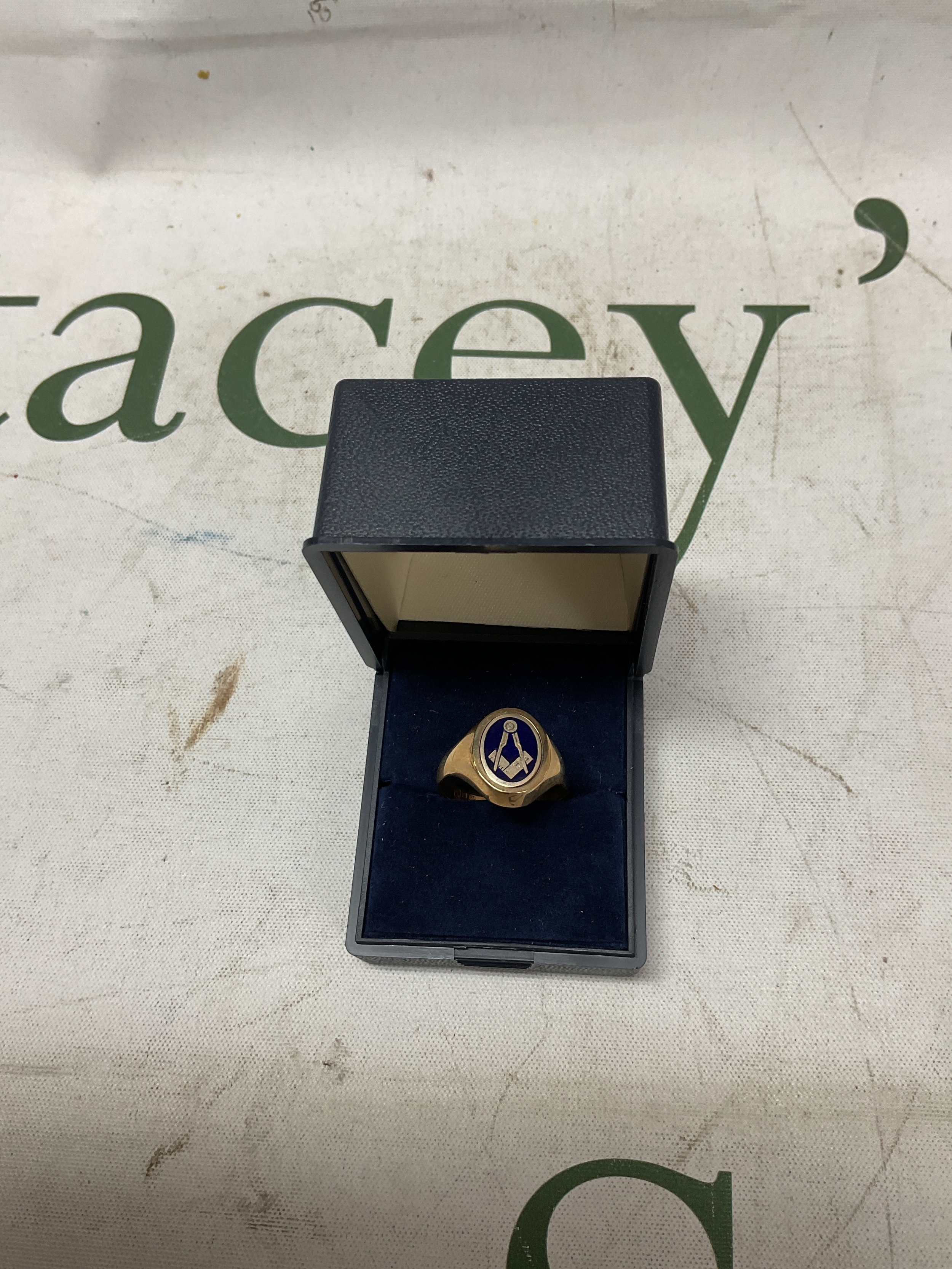 Gents 9 ct Masonic swivel top signet ring. 4.5grams.