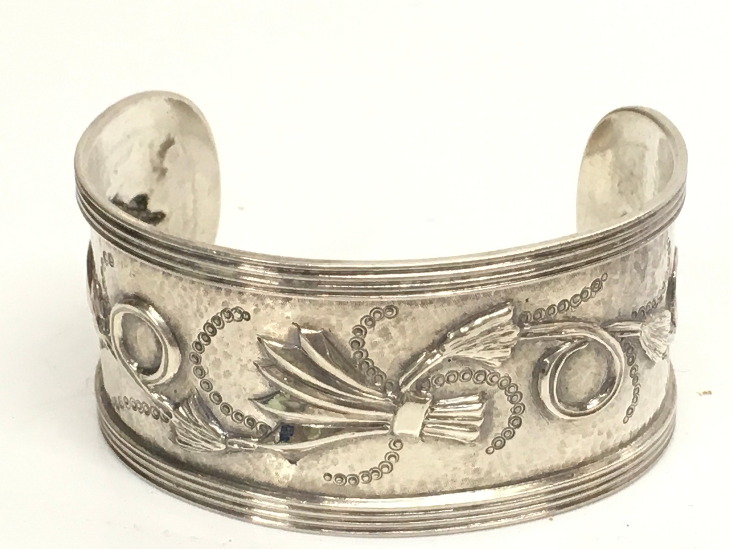 An unusual silver bangle by Christopher Lawrence , London 1976 hallmarked (37 grams )