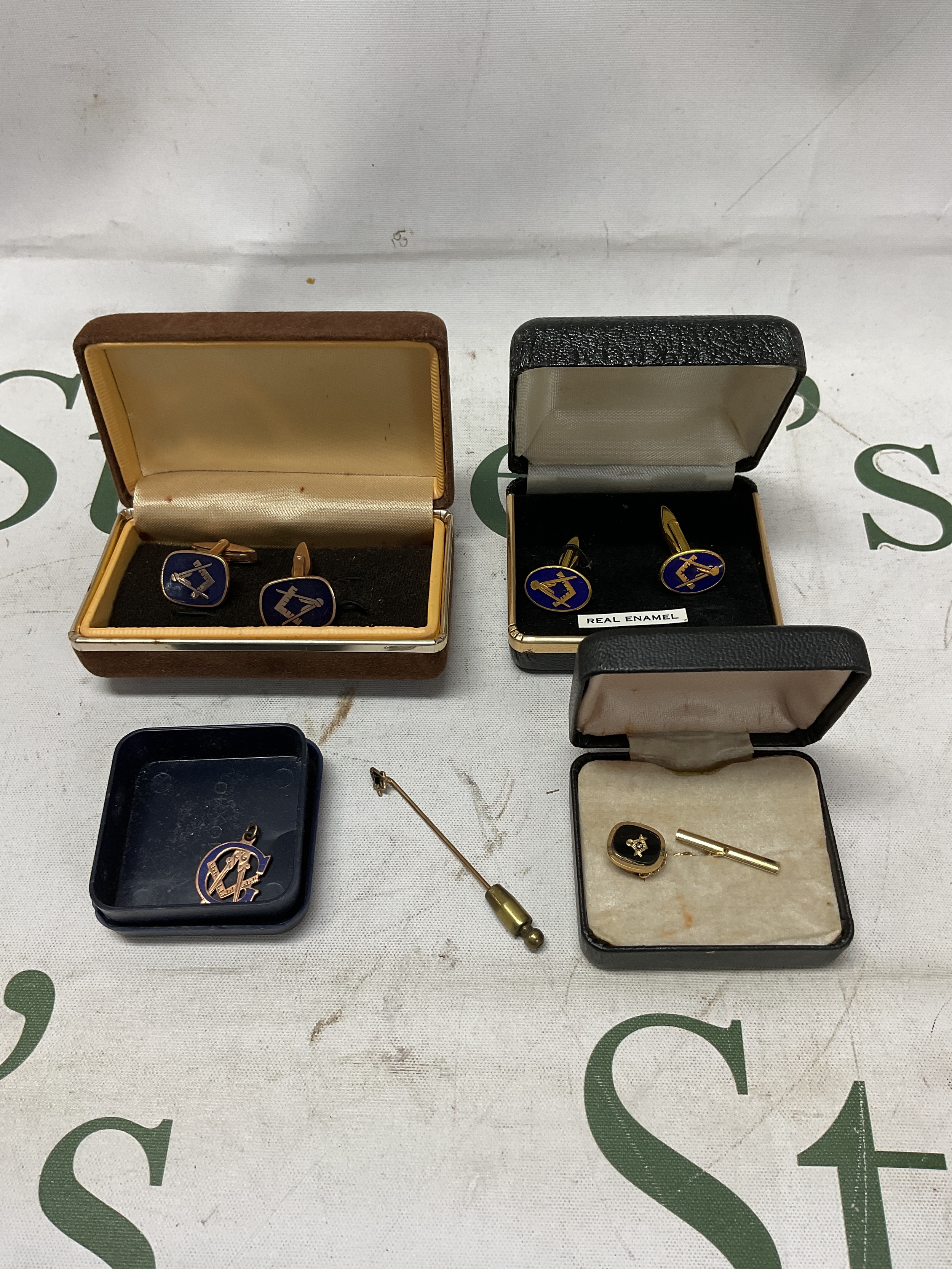 Masonic cufflinks, lapel pin and gold pendant and pin.