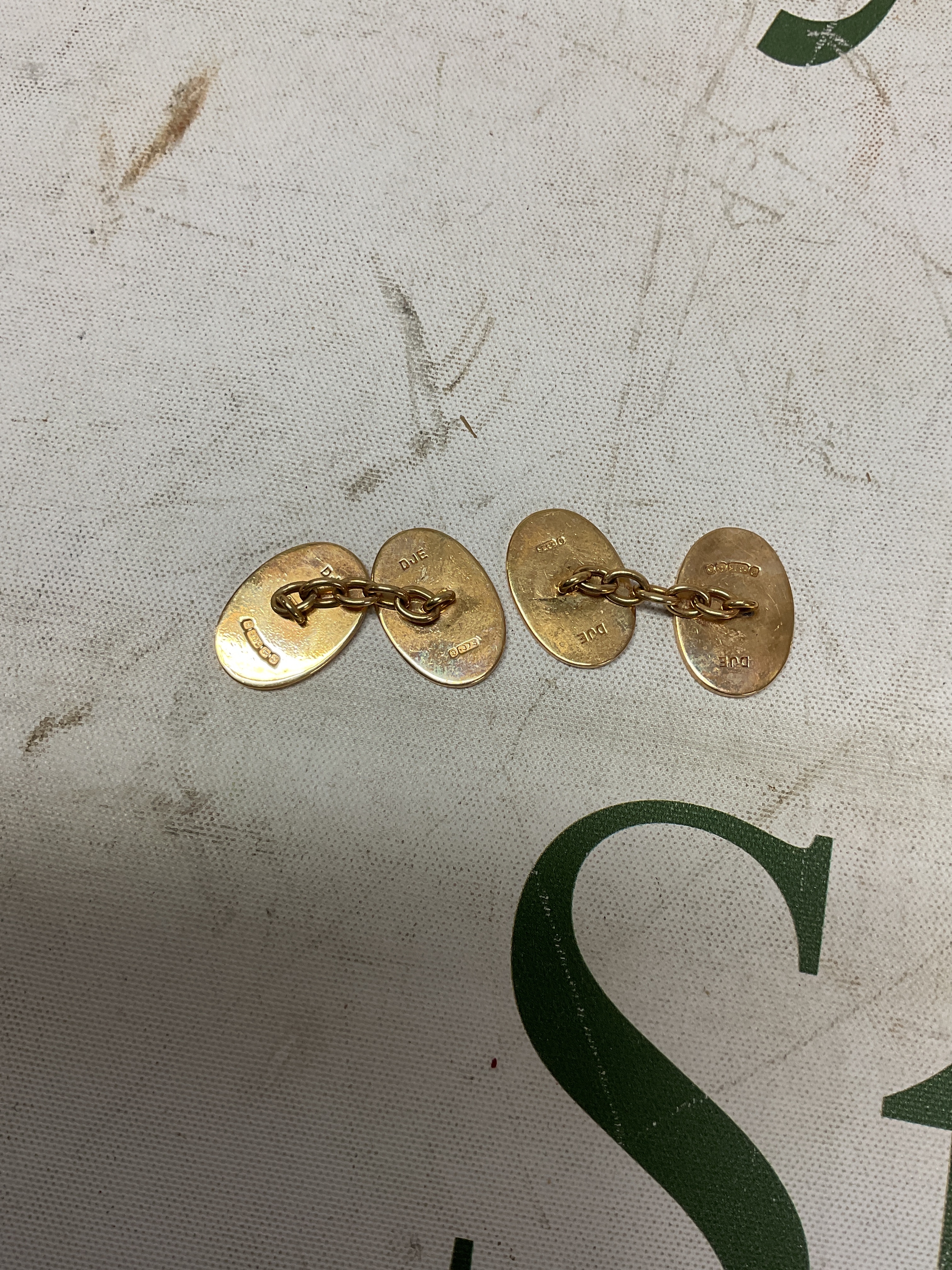 Cased pair of hallmarked 9ct gold oval cufflinks, weight 15 grams