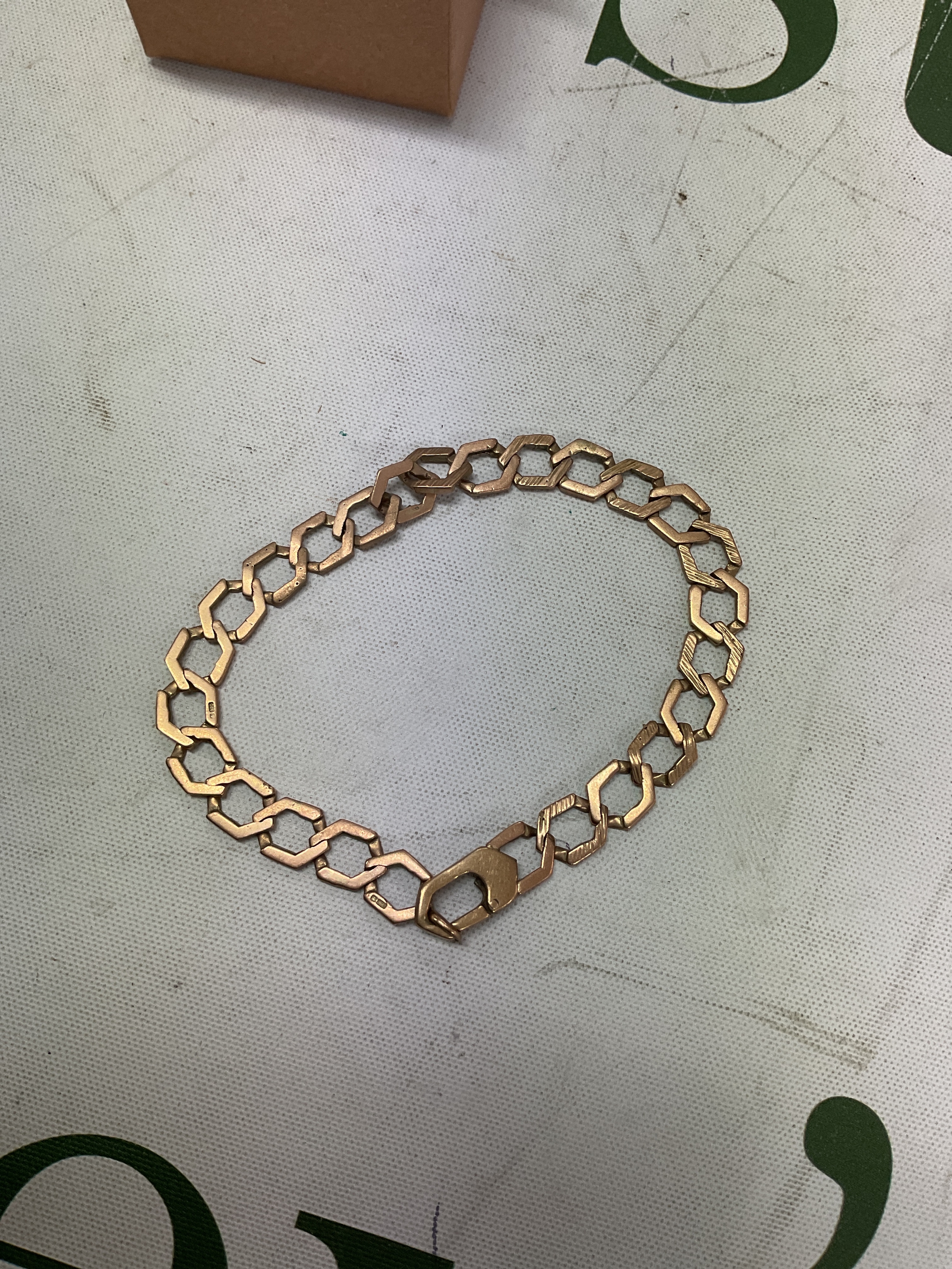 9 ct gents gold bracelet. 11 grams.