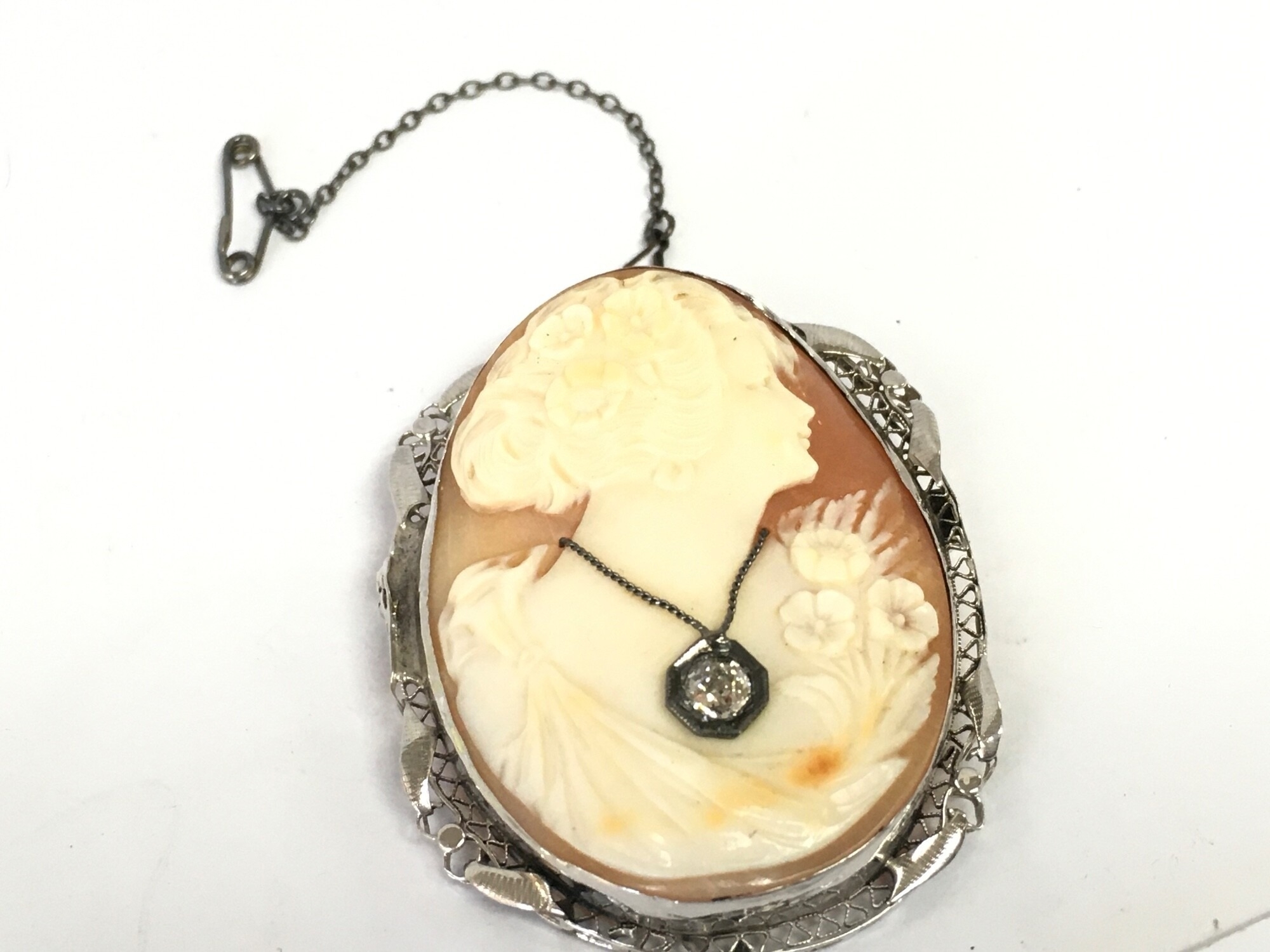 A 1930s platinum cameo mounted with a diamond stone. 14.8g total weight