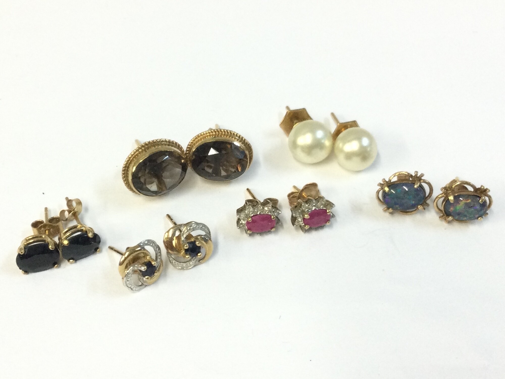6 Pairs of Gold earrings set with various stones, 9.2g
