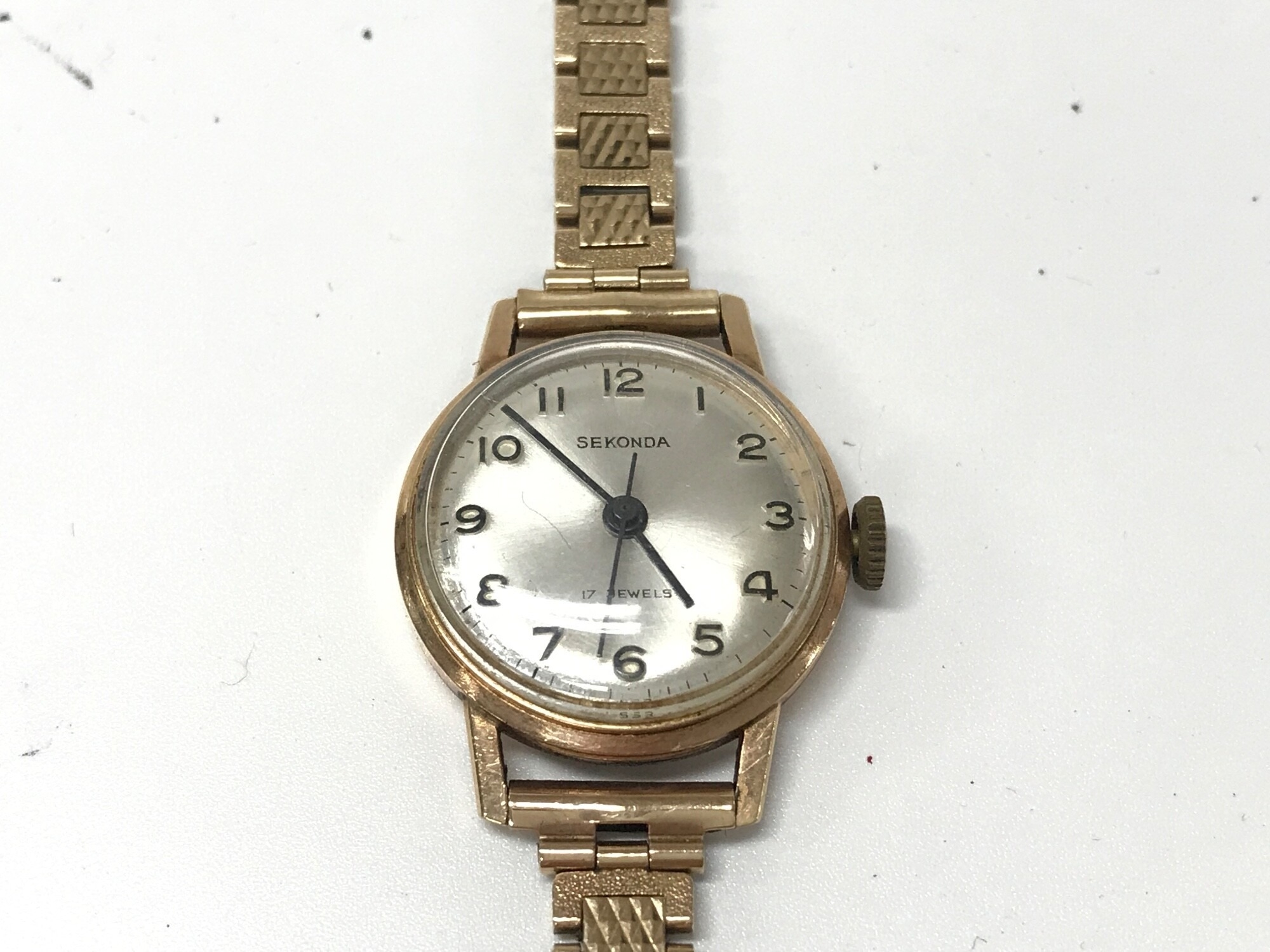 A vintage 9ct gold ladies Sekonda wrist watch. Winds and runs. 17.85g
