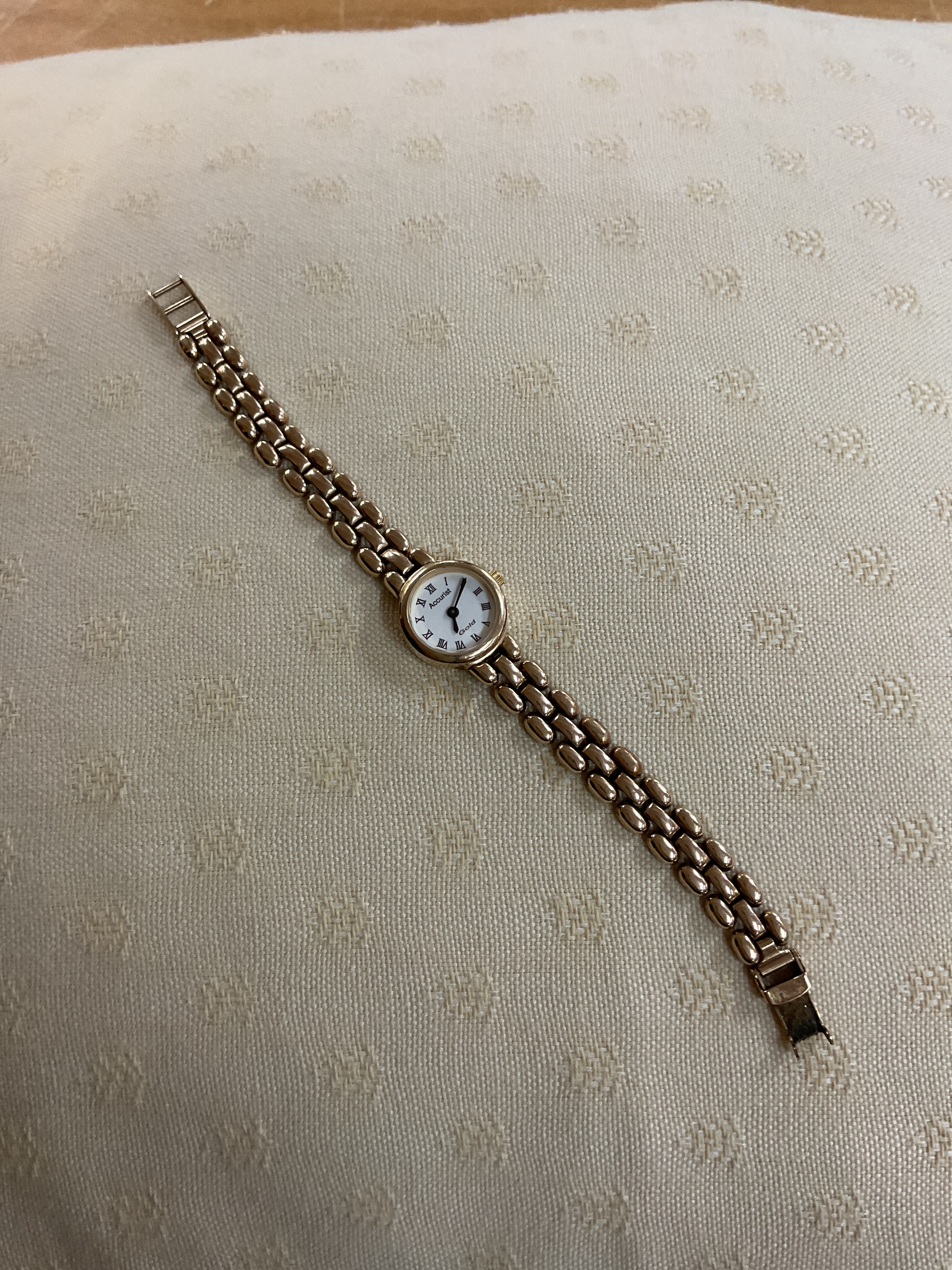 Ladies gold accuracy watch on gold strap.total weight with movement 17.5 grams.