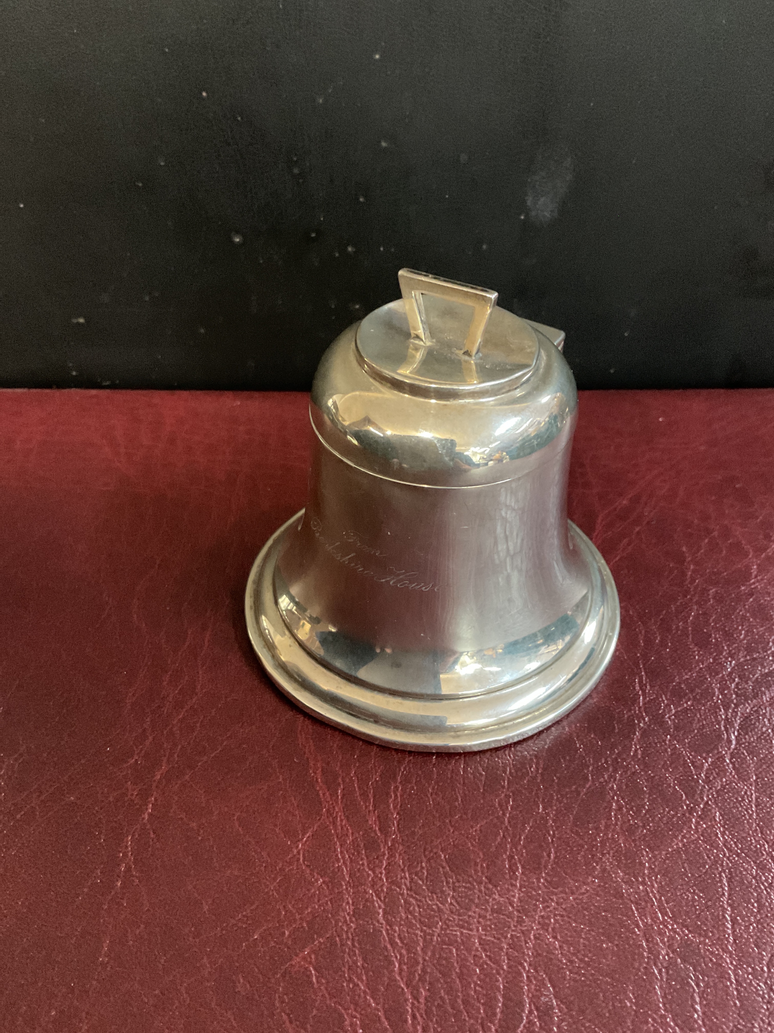 HM silver bell shaped inkwell, hallmarked Birmingham 1924, makers mark indistinct, engraved to the front "From Berkshire House".H 8 cm.