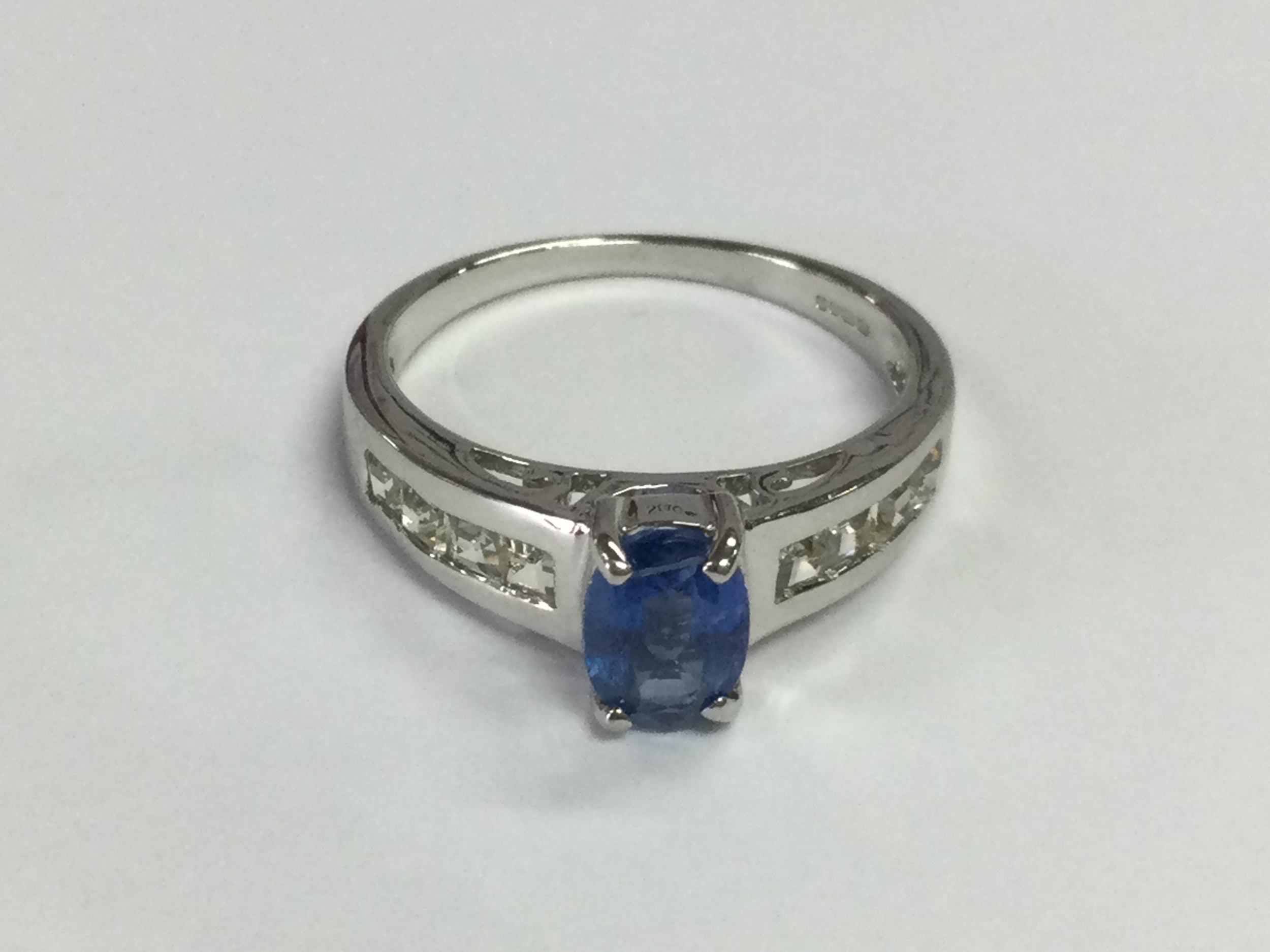 9ct white gold ring with 0.95ct kyanite and white sapphire shoulders. Comes with Cert, size O