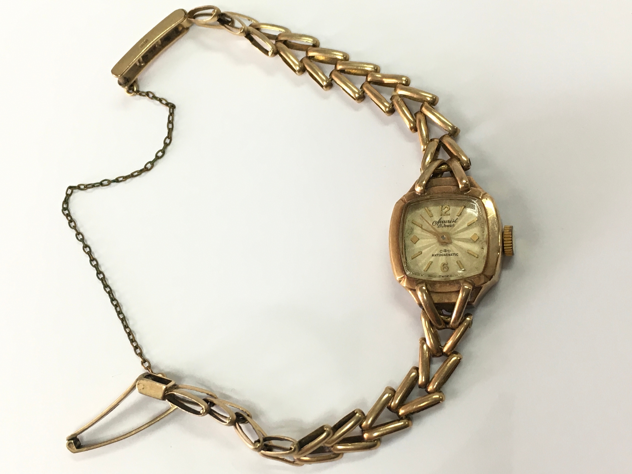 A 9ct gold ladies Accurist watch. 12.10g