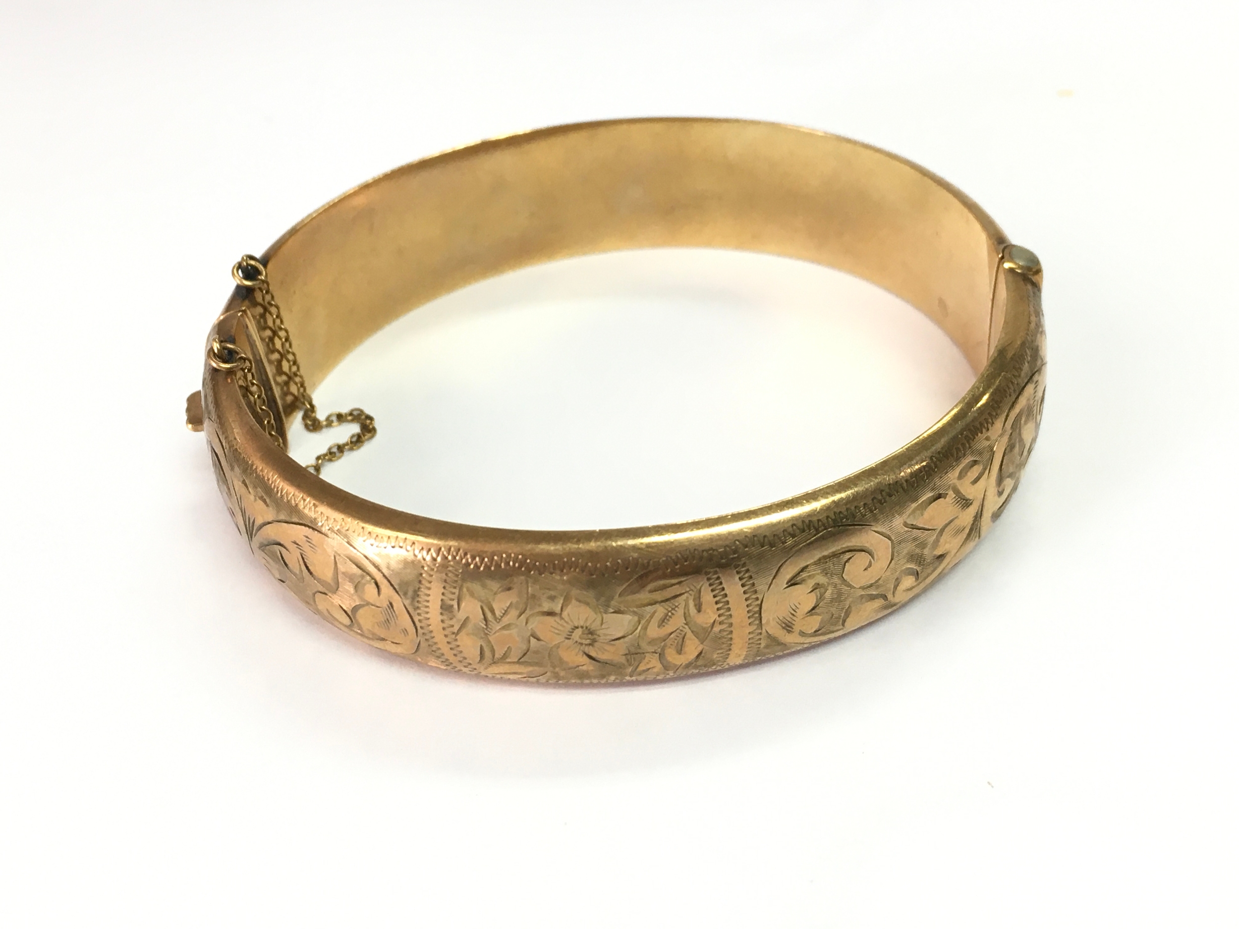 A 9ct gold bangle. 22g
