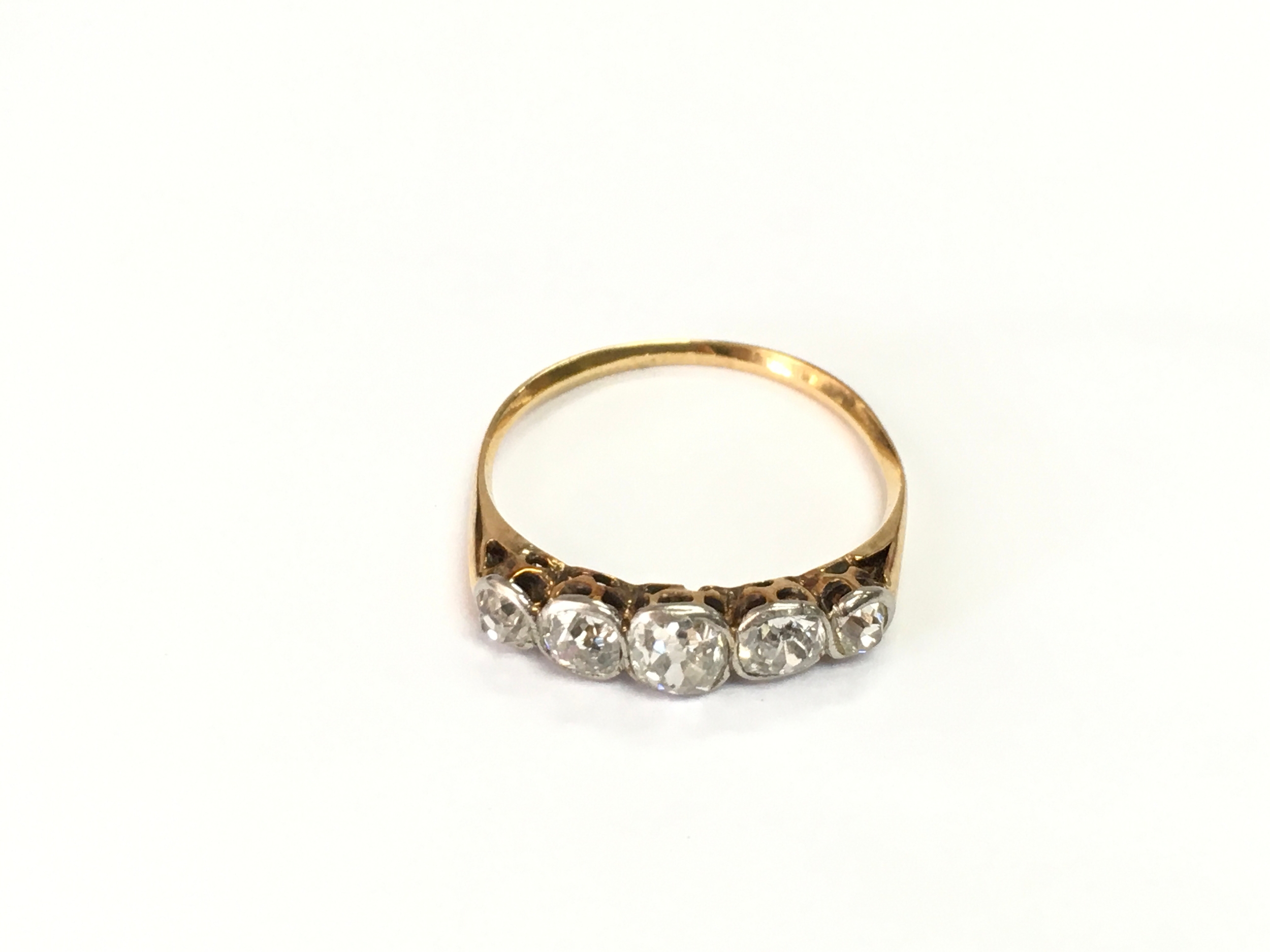 An 18ct gold ring set with cushion cut diamonds. Size P 1/2 and 2.2g