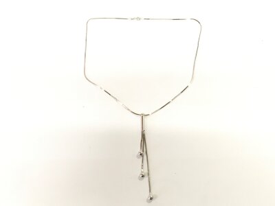 A 9ct white gold modern design necklace. 
4.65g