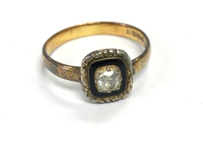 A 22ct gold ring set with anold cut diamond
