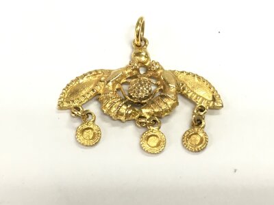 A 14ct gold pendant.