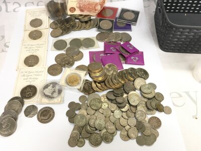 A collection of assorted coinage including some pre 1947 and various other coins.