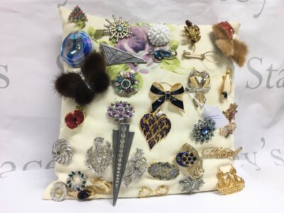 A cushion of brooches approx 35