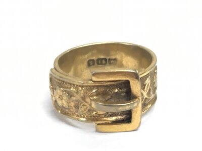 A Victorian 15ct gold buckle ring, size M. 4.4g