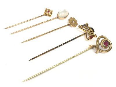 Five 9ct gold victorian stick pins. 7.8g total weight
