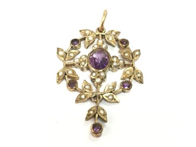 An amethyst pendant