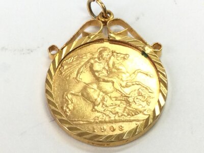 A 1908 1/2 sovereign in mount. 5g