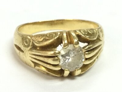 An 18ct gold gents solitaire diamond ring approximately 65pts. Size R/S. 7.6g total weight