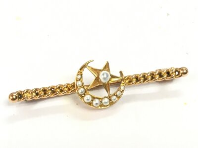 A 9ct star / moon brooch. 2.3G