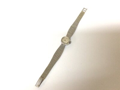 A ladies 18carat white gold Swiss made Vintage watch maker Beyer 17 Jewel weight 27g