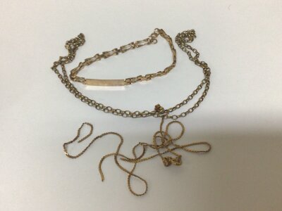 A collection of 9carat gold chains and a bracelet weight 7.9g