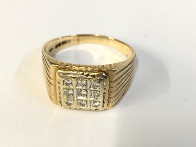 A 9ct gold gents stone set ring. Size Z + 1 and 8.42g