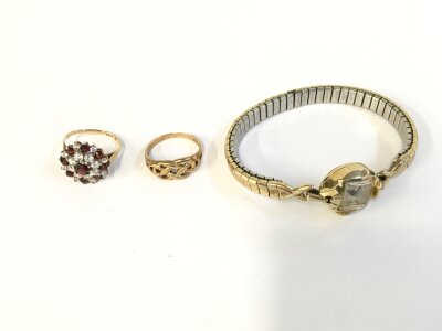 Two 9ct fold rings and a 14ct gold cased ladies watch.