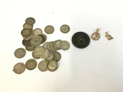 9ct gold pendants 1.36g and silver coinage 44g