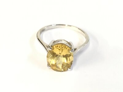 A 9ct white gold ring set with Golden Beryl.