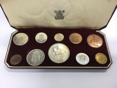 A cased 1953 ten GB specimen coin set, VG+ condition.