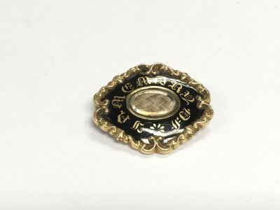 A 14ct gold mourning brooch, approx 8.8g.