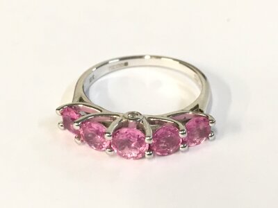An 18ct white gold ring set with Five Pink Sapphires. Size N 1/2 and 3.54g