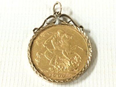 A full sovereign in mount. 8.7g