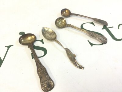 A pair of silver Georgian salt spoons and cutlery. 55g