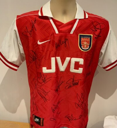 Arsenal 1997 - 1998 Double Winners Signed Football Shirt: Red XS shirt with 17 hand signed autographs in marker pen including Dixon Vierra Bergkamp Petit Overmars and Upson. C/W plaque for framing.
Comes with 2004 - 2005 hand signed shirt with 18 signatures from the cup winning season which has a dedication. (2)