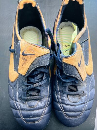 Rosicky Arsenal Match Worn Football Boots: Nike blue and gold Zoom Air boots with number 7 written to both tongues. Direct from reputable source who got them direct from player. Worn on 22 12+2097 v Tottenham at the Emirates.